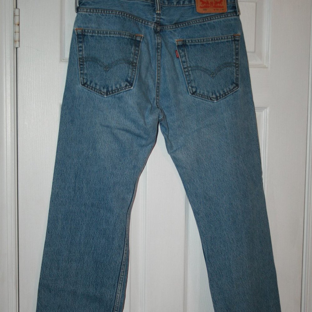 Mid Rise Levi Jeans - Picture 2 of 9